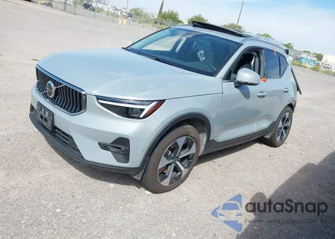2025 Volvo Xc40 Plus z USA, uszkodzony, nr VIN YV4L12UE5S2566400